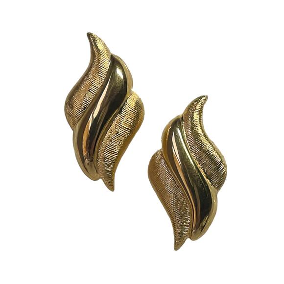 1980s Napier Gold Plated Curved  Angel Wing Post Back Stud Pierced Earrings - Picture 1 of 3